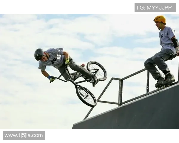 深圳极限运动队在世界攀岩锦标赛中以80分领跑积分榜展现强大实力